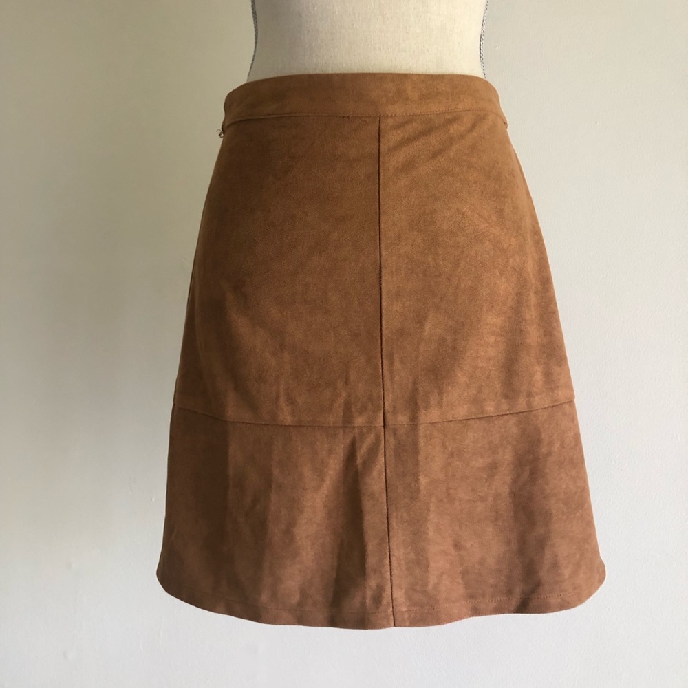🟡3/$25 Sans Souci faux suede skirt M